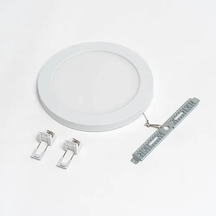 PRIOS LED Deckenlampe in weiß, Deckenleuchte rund -  - Weißes, rundes LED-Panel mit zwei Montageklammern und einer Metallhalterung zur Installation.