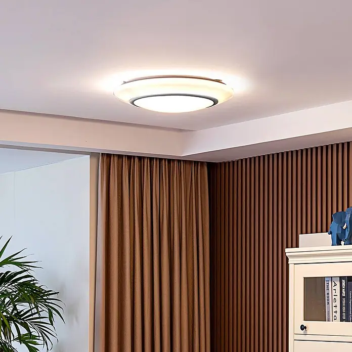 Lindby Deckenleuchte Felecina - weiß / opal - Runde, flache Deckenleuchte mit weißem Diffusor und Metallring, die ein warmes Licht spendet.