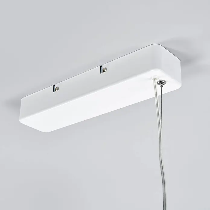 Arcchio LED Pendelleuchte Büro, Uplight und Downlight 2830lm -  - Weißer rechteckiger Deckenbaldachin, montiert, mit Kabeln für eine Pendelleuchte.