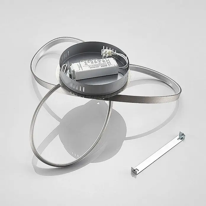 Lindby LED Deckenlampe in nickel matt, weiß, Deckenleuchte -  - Teile einer modernen LED-Deckenleuchte: graue Basis mit Netzteil, Metallringe und eine Montagehalterung.