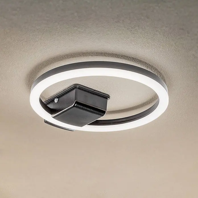 Lindby LED Outdoor Deckenlampe in schwarz, weiß, Deckenleuchte außen rund -  - Schwarz-weiße ovale LED-Deckenleuchte an einer strukturierten Decke montiert.