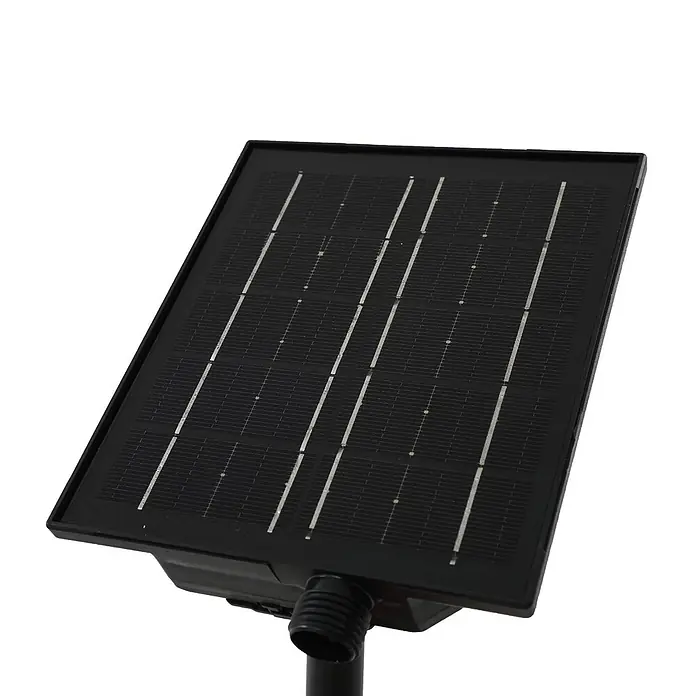 Lindby LED Solar Gartenlampe Erdspieß in schwarz matt, Erdspießlampe -  - Schwarzes Solarpanel mit sichtbaren Zellen und silbernen Busbars, montiert auf einer schwarzen Halterung.