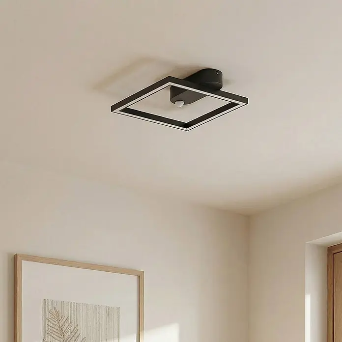 Lindby LED Deckenlampe in schwarz, Deckenleuchte -  - Quadratische schwarze LED-Deckenleuchte mit integriertem Bewegungssensor.