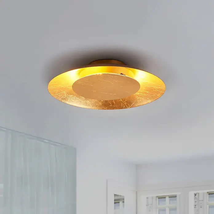 Lindby LED Deckenlampe in gold, Deckenleuchte rund -  - Runde, goldene Deckenleuchte mit strukturierter Blattgold-Oberfläche, die ein warmes Licht abgibt.