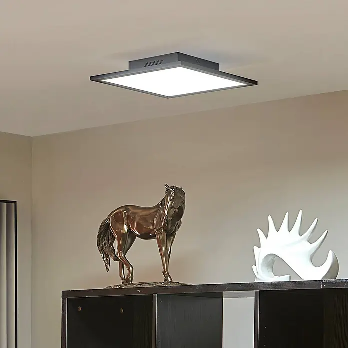 Lindby LED-Panel Lamin - schwarz - Quadratische, dunkelgraue LED-Deckenleuchte, bündig an der Decke montiert, strahlt hellweißes Licht aus.