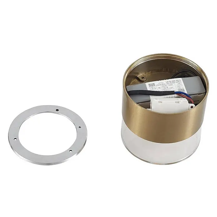 Lindby LED Deckenlampe in gold, transparent, Deckenleuchte rund -  - Zerlegte messingfarbene LED-Außenleuchte mit internem Netzteil und separatem silbernem Befestigungsring.