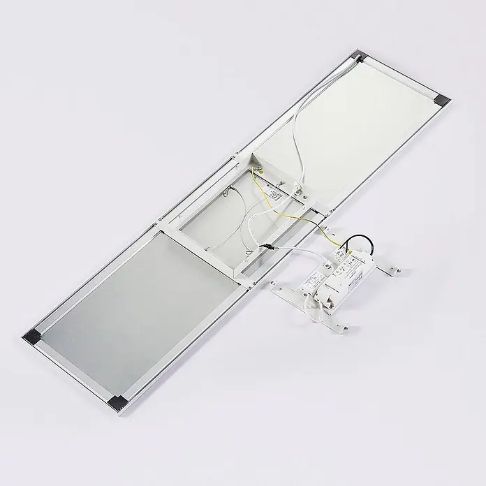 Arcchio LED Deckenleuchte flach in weiß, dimmbar Panel -  - Rückseite einer LED-Flächenleuchte mit Innenverdrahtung und befestigten Netzteilen an einer Montagehalterung.