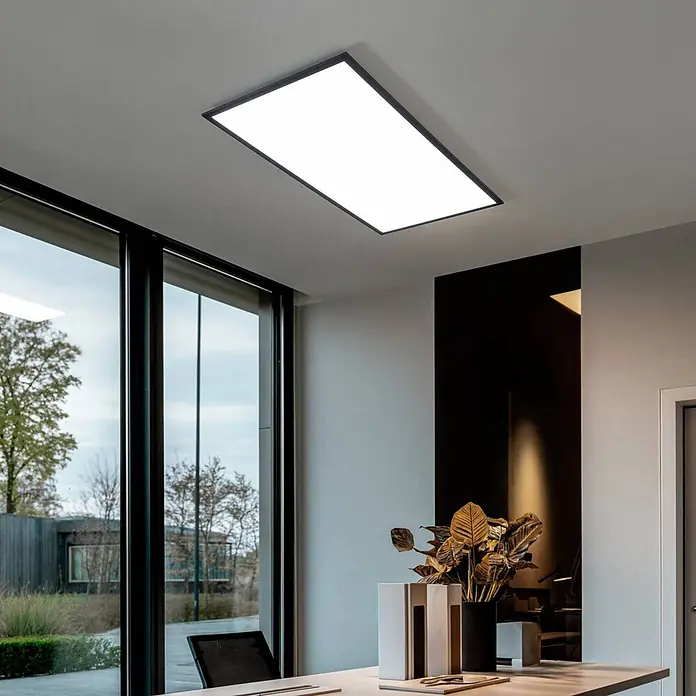Lindby LED-Panel Nelios - schwarz, schwarz, Neutralweiß - Rechteckige LED-Deckenleuchte mit schwarzem Rahmen, beleuchtet einen modernen Raum.