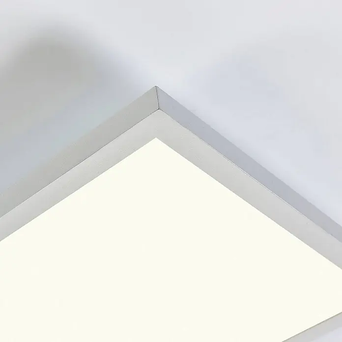 Arcchio LED-Panel Philia - weiß / opal, weiß / opal - Weißes LED-Panel mit silbergrauem Rahmen an der Decke montiert.