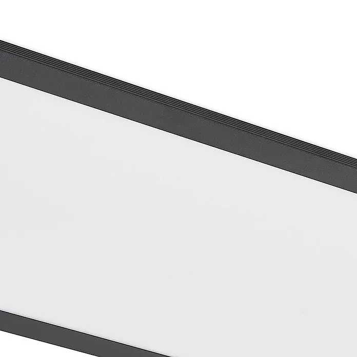 Lindby LED-Panel Nelios - schwarz, Neutralweiß - Dunkelgraues lineares Beleuchtungsprofil mit geriffelter Detaillierung und weißem Panel.