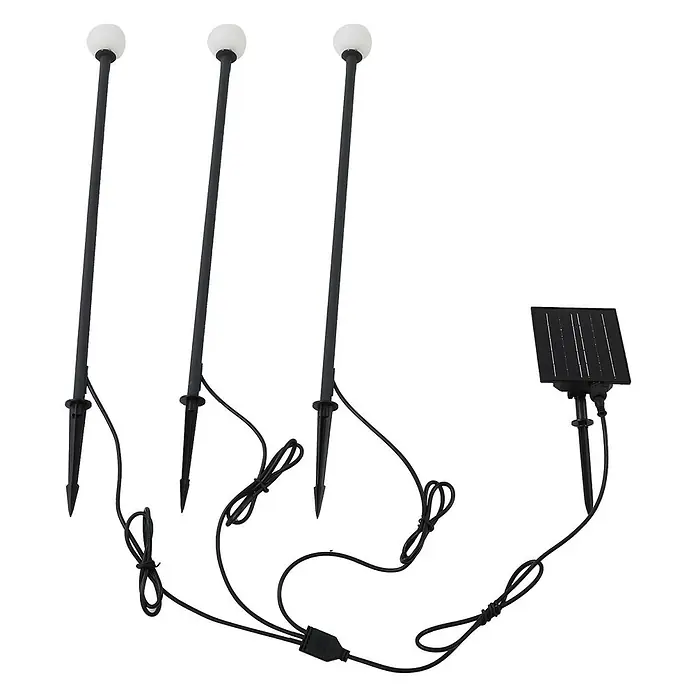 Lindby LED Solar Gartenlampe Erdspieß in schwarz matt, Erdspießlampe -  - Drei schwarze Solar-Gartenleuchten mit weißen Kugelkopfaufsätzen, betrieben von einem schwarzen Solarpanel.