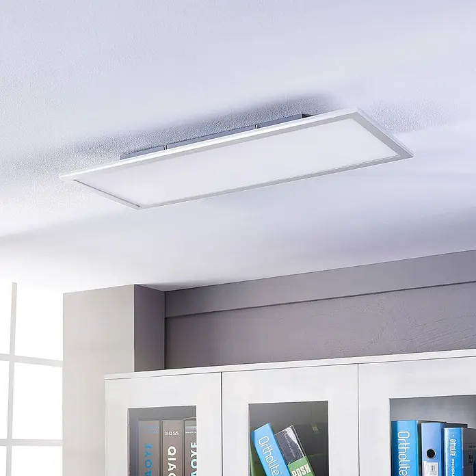 Lindby LED-Panel Livel - alu / grau / zink, weiß / opal, Neutralweiß - Rechteckige LED-Deckenleuchte mit silbernem Rahmen, montiert an einer Decke über einem Schrank.