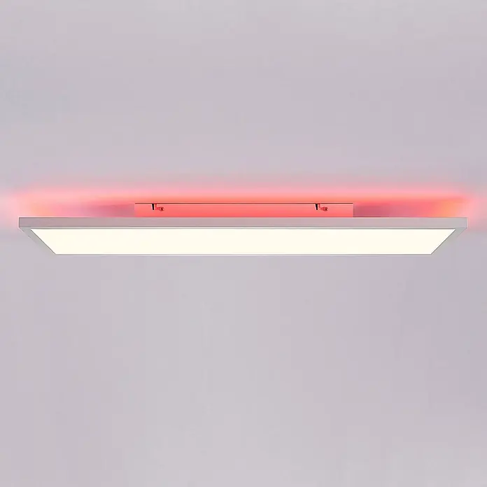 Lindby LED Panel / Deckenleuchte 80 x 30 cm, dimmbar, mit Fernbedienung -  - Rechteckige LED-Deckenleuchte mit weißem/silbernem Rahmen, die weißes Licht und einen roten Umgebungsglanz an die Decke abstrahlt.