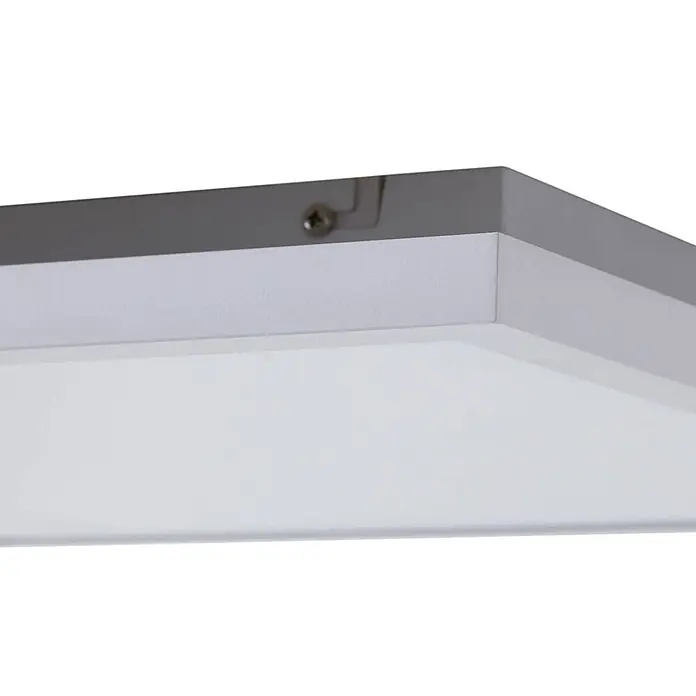 Lindby LED Panel / Deckenleuchte 40 x 40 cm, dimmbar, mit Fernbedienung -  - Nahaufnahme einer rechteckigen LED-Deckenleuchte mit grauem Metallrahmen und weißem Diffusor, eine Befestigungsschraube ist sichtbar.
