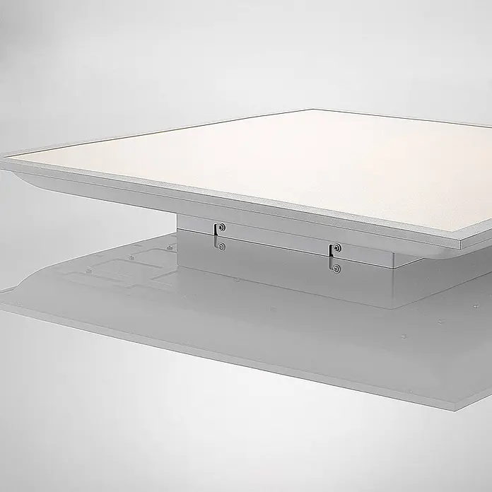 Lindby LED-Panel Stenley - weiß / opal, Neutralweiß - Quadratische, hellbeige Flachplatte auf einem silbergrauen verstellbaren Sockel.