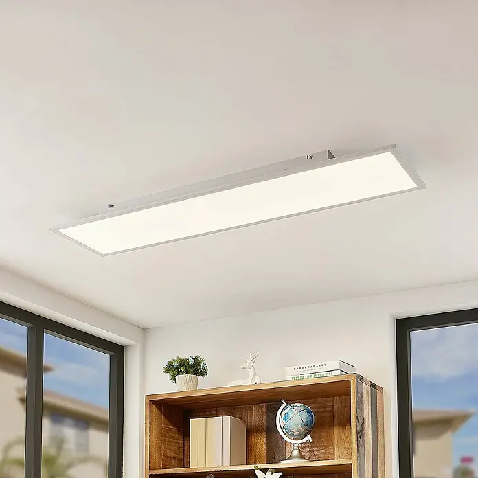 Lindby LED-Panel Quais - weiß / opal, weiß / opal, Neutralweiß - Rechteckige weiße LED-Deckenleuchte, bündig an einer weißen Decke montiert, die den Raum hell und diffus beleuchtet.