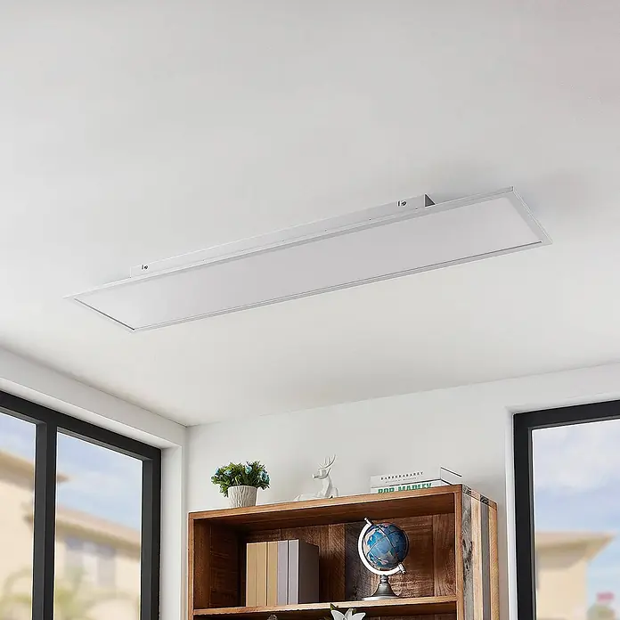 Lindby LED-Panel Quais - weiß / opal, weiß / opal, Neutralweiß - Rechteckige weiße LED-Deckenleuchte mit silbernem Rahmen, flach montiert.