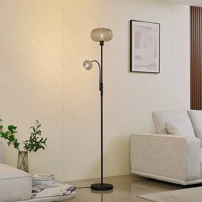 Lindby Stehlampe Leselampe in rauchgrau, schwarz, Stehleuchte -  - Schwarze Stehleuchte mit zwei strukturierten Glas-Lampenschirmen, spendet Raum- und Leselicht im Wohnzimmer.