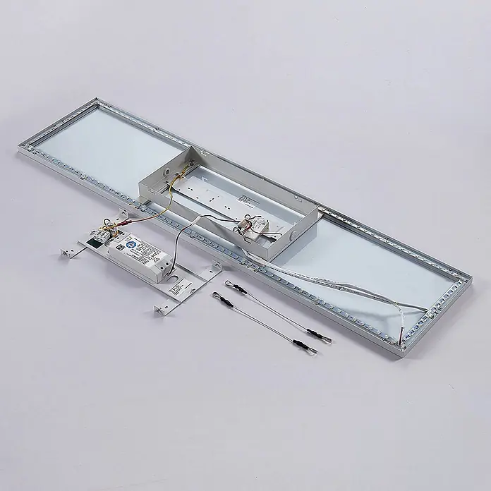 Lindby LED Panel / Deckenleuchte 119,5 x 29,5 cm, dimmbar, Leuchtmittel -  - Demontierte LED-Flächenleuchte zeigt Innenkomponenten: Aluminiumrahmen mit LED-Streifen, Lichtleiter, Netzteil und Kabeln.