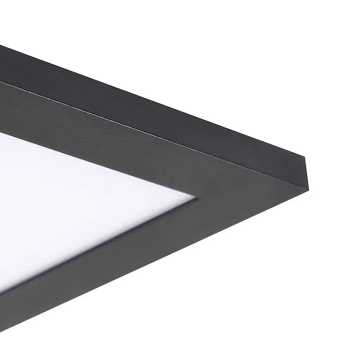Lindby LED-Panel Enhife - schwarz, Neutralweiß - Schwarzes rechteckiges LED-Panel mit weißer Leuchtfläche, schräge Ansicht.