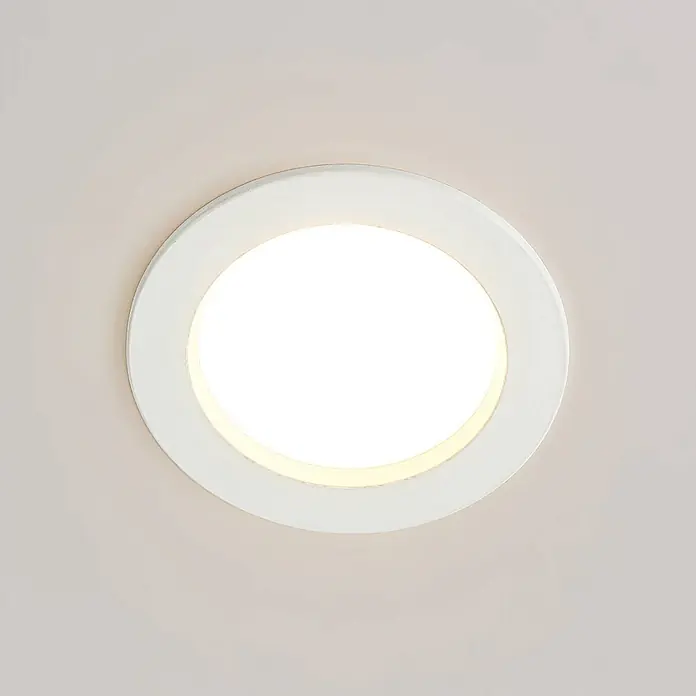 Arcchio Deckenstrahler Milaine - weiß / opal, weiß / opal - Weiße runde Einbauleuchte, die warmes Licht abstrahlt.