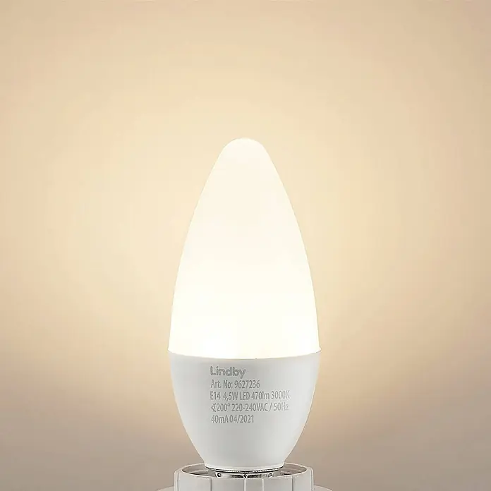 Lindby Leuchtmittel -  - Weiße E14 LED Kerzenlampe mit mattierter Oberseite und technischen Daten auf dem Sockel.