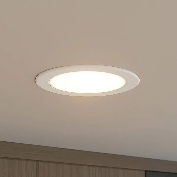 PRIOS LED Einbaustrahler in weiß, Spots Deckenleuchte -  - Weißes rundes LED-Einbauleuchte, bündig in eine helle Decke montiert.
