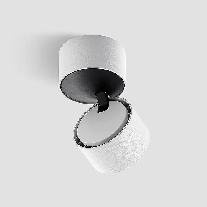 Arcchio LED Deckenlampe in weiß, Deckenstrahler -  - Weißer zylindrischer, verstellbarer Anbau-Strahler mit schwarzen Innendetails und hellgrauem Leuchtkopf.