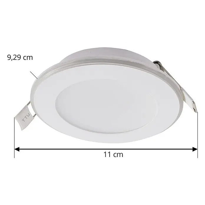 Lindby Einbauleuchte Toka - weiß / opal - Weiße runde Einbau-LED-Leuchte mit 9,29 cm Ausschnitt und 11 cm Gesamtdurchmesser, Montageclips sichtbar.