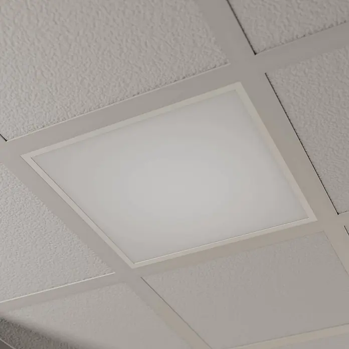 Arcchio LED Panel Deckenleuchte in weiß, Deckenlampe Büro -  - Beleuchtete quadratische LED-Deckenplatte, integriert in eine moderne Rasterdecke.
