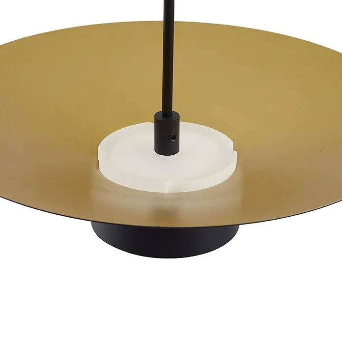 Lindby LED Pendelleuchte in schwarz, dimmbar up down Hängelampe -  - Nahaufnahme der Komponenten einer Pendelleuchte: goldene Scheibe, schwarzer Stab mit Fassung und weißer, lichtdurchlässiger Diffusor.