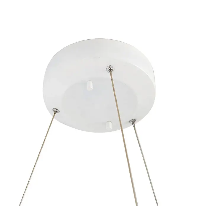 Lucande LED Pendelleuchte Smart Home in transparent, dimmbar Hängelampe -  - Weiße, runde Deckenrosette mit hellbraunen und silbernen Aufhängungskabeln für eine Mehrfach-Pendelleuchte.