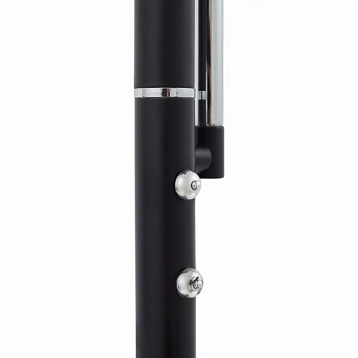 Lindby LED Stehlampe, Deckenfluter dimmbar, verstellbarer Lesearm -  - Mattschwarze Stange mit Chromband und zwei Chrom-Einstellknöpfen, daneben eine Chromstange.