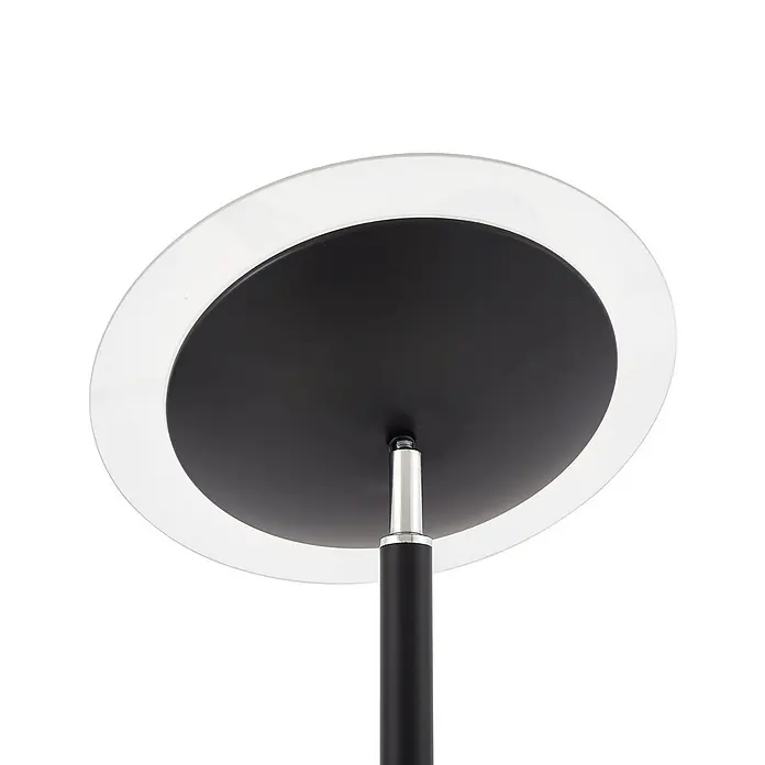 Lindby LED Stehlampe, Deckenfluter dimmbar, verstellbarer Lesearm -  - Nahaufnahme eines modernen Stehleuchtenkopfes: eine schwarze Scheibe mit transluzentem Rand, verbunden mit einem schwarz-silbernen Ständer.