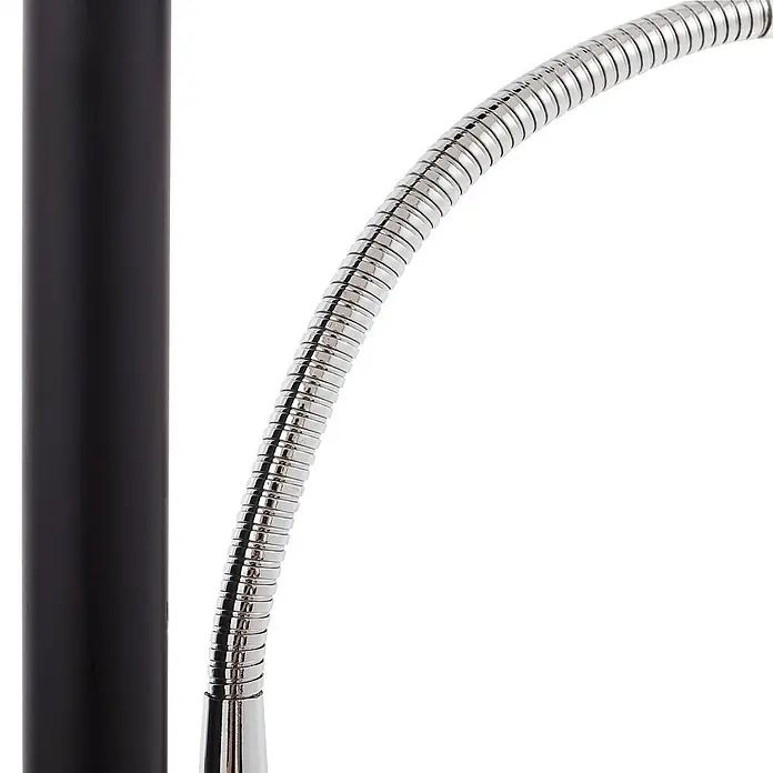 Lindby LED Stehlampe, Deckenfluter dimmbar, verstellbarer Lesearm -  - Nahaufnahme einer schwarzen Stange und eines silbernen flexiblen Schwanenhalsrohrs, typischerweise für verstellbare Lampen oder Mikrofone.