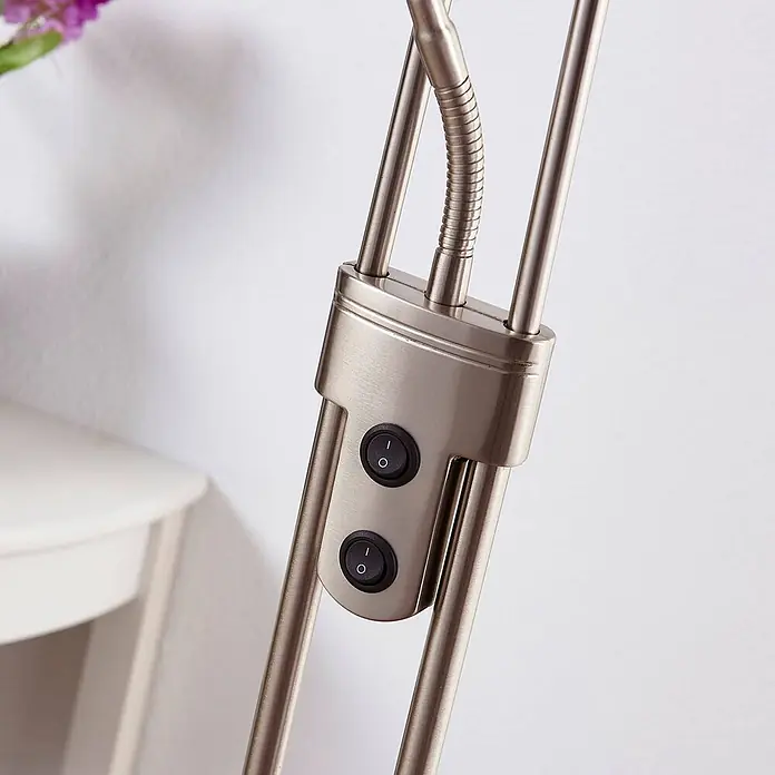 Lindby Stehlampe, Deckenfluter verstellbarer Lesearm, ohne Leuchtmittel -  - Lampenkörper aus gebürstetem Nickel mit zwei schwarzen Kippschaltern und flexiblem Schwanenhals.