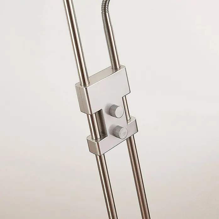 Lindby LED Stehlampe Wohnzimmer Deckenfluter dimmbar 180 cm Nickel -  - Gelenkiger Lampenarm aus gebürstetem Metall mit parallelen Stangen und zwei Rändelknöpfen.