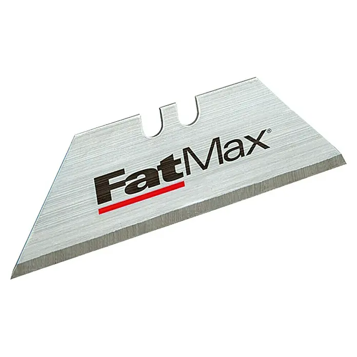 Stanley FatMax TrapezklingeKlingenlänge: 63 mm, 10 Stk. - Nahaufnahme einer FatMax Trapezklinge, ideal für Cuttermesser, mit scharfer Schneide und Logo.