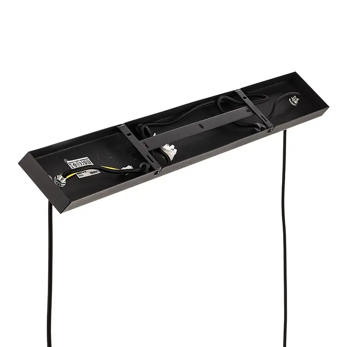 Lucande Pendelleuchte in schwarz, gold, Hängelampe -  - Untersicht einer schwarzen, rechteckigen Deckenleuchte aus Metall mit Innenverkabelung und zwei hängenden Textilkabeln.