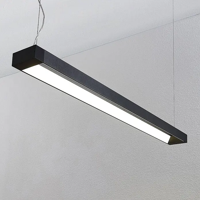 Arcchio LED Pendelleuchte Büro 122 cm, LED Hängelampe Büroleuchte 4000K -  - Schwarze lineare LED-Pendelleuchte, von der Decke hängend, mit hellem weißem Licht.