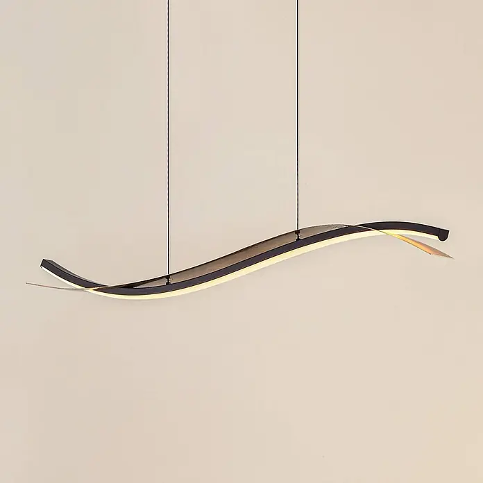 Lucande LED Pendelleuchte in blattgold, schwarz, Hängelampe -  - Moderne schwarze, wellenförmige LED-Pendelleuchte mit elegantem S-förmigem Design und subtilen Goldakzenten.