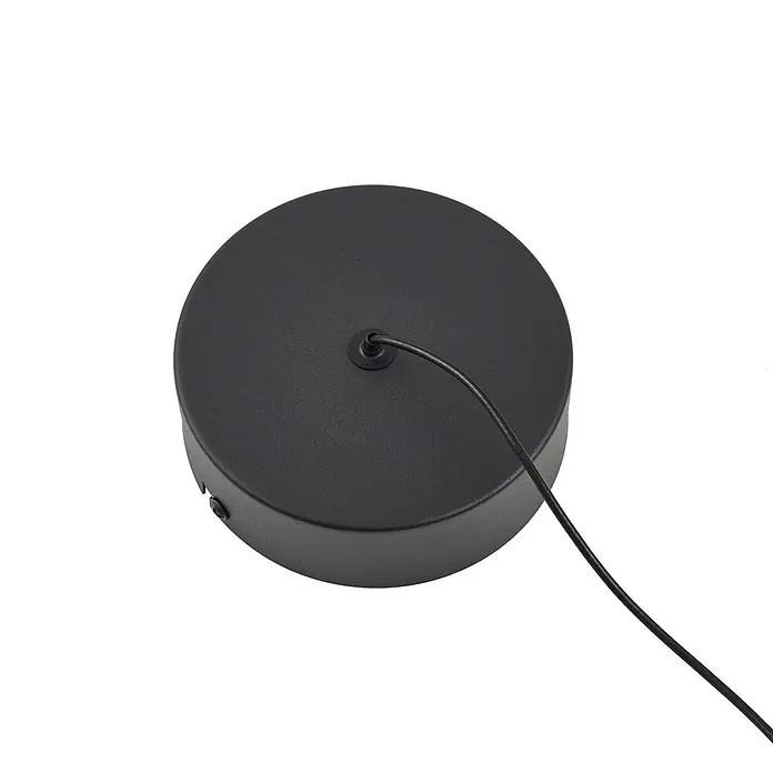 Lindby Pendelleuchte Norvind - schwarz, sandSchwarz, gold - Mattschwarze Metall-Deckenrosette mit einem schwarzen Elektrokabel, das aus ihrer Mitte austritt.