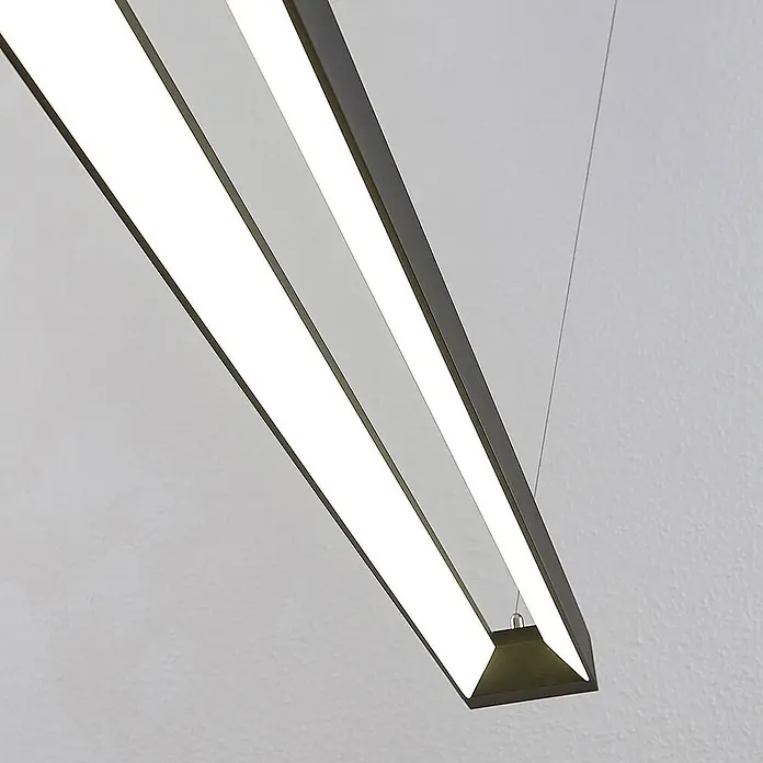 Arcchio LED Pendelleuchte Büro 162 cm, LED-Hängelampe Büroleuchte 4000K -  - Schwarze lineare LED-Pendelleuchte mit zwei beleuchteten Streifen, an dünnen Drähten aufgehängt.