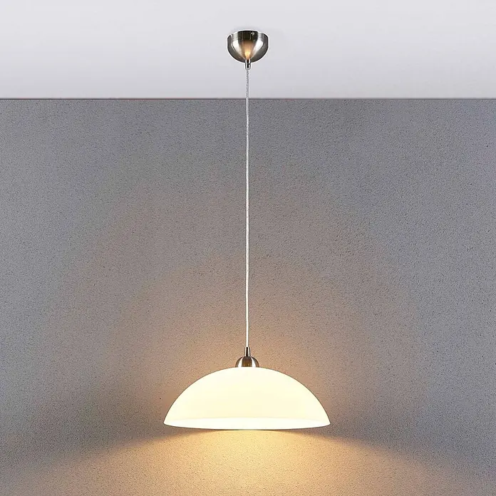 Lindby Esstisch Pendelleuchte Glas Metall, Hängelampe 1 flammig, -  - Beleuchtete Pendelleuchte mit weißem Opalglasschirm und satinierter Nickelaufhängung.