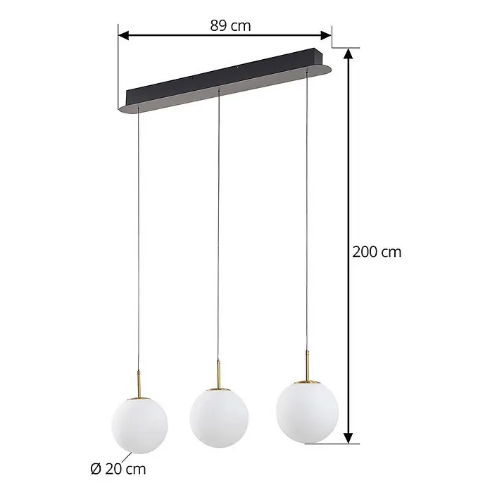 Lucande LED Pendelleuchte in weiß, gold, Hängelampe -  - Dreiflammige Pendelleuchte mit weißen Glaskugelschirmen, goldfarbenen Akzenten und schwarzem, rechteckigem Deckenbaldachin.