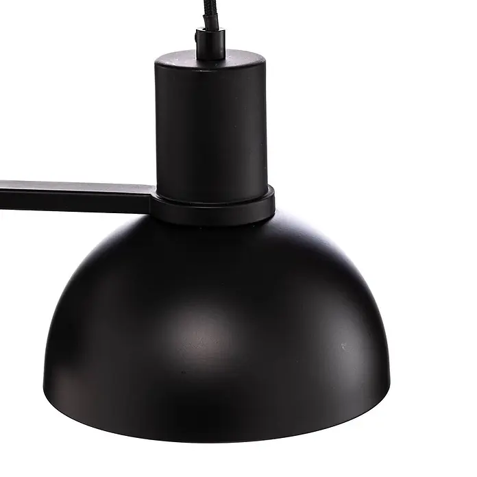 Lucande Pendelleuchte in schwarz matt, Hängelampe -  - Nahaufnahme einer mattschwarzen, kuppelförmigen Lampenschirms aus Metall mit zylindrischem Gehäuse und Verbindungsarm.