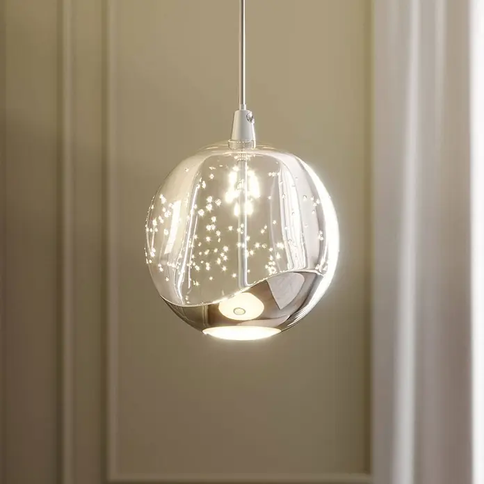 Lucande LED Pendelleuchte in transparent, chrom, Hängelampe -  - Beleuchtete kugelförmige Pendelleuchte aus klarem Glas mit funkelnden Blasen und Chrom-Finish, hängend.