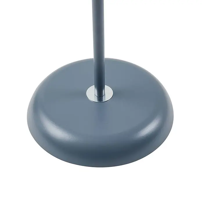 Lindby Stehlampe Wohnzimmer in grau, Stehleuchte -  - Nahaufnahme eines runden, dunkelgrauen Lampenfußes mit passendem, sicher befestigtem Stiel.