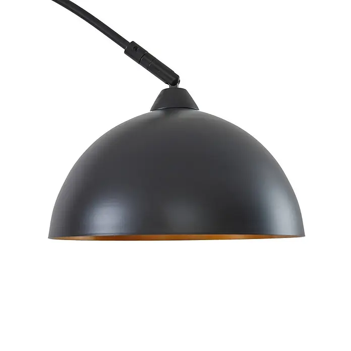 Lindby Stehlampe Wohnzimmer in schwarz, gold, Stehleuchte -  - Mattschwarzer kuppelförmiger Lampenschirm mit goldener Innenseite, an verstellbarem Arm.