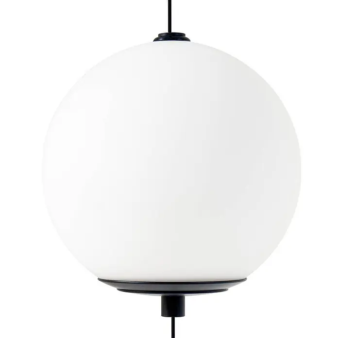 Lucande LED Stehlampe Wohnzimmer in weiß, schwarz, dimmbar Stehleuchte -  - Weiße kugelförmige Pendelleuchte mit schwarzen Befestigungen und Kabel.